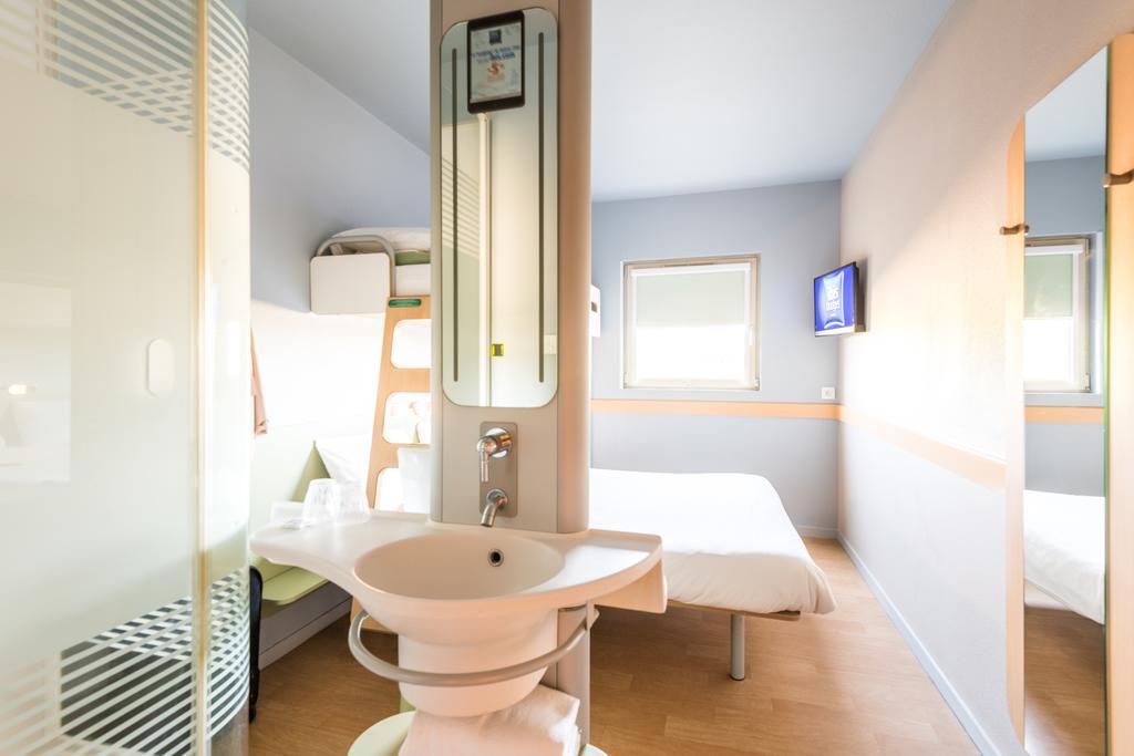 Ibis Budget Amberieu En Bugey/Chateau Gaillard A42 ภายนอก รูปภาพ