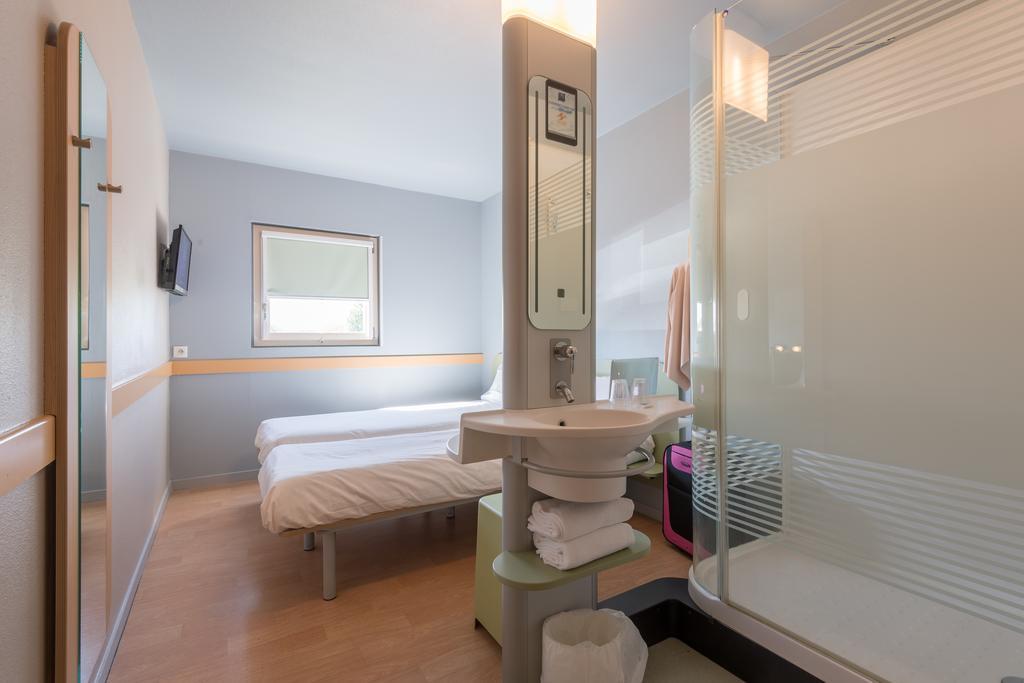 Ibis Budget Amberieu En Bugey/Chateau Gaillard A42 ภายนอก รูปภาพ
